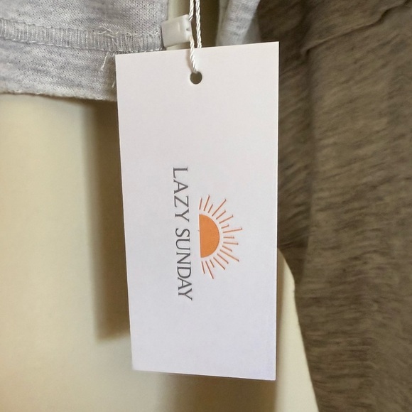 NWT Lazy Sunday “Cape Cod Massachusetts” Gray Fleece Cropped Sweatshirt in Small - Picture 15 of 15